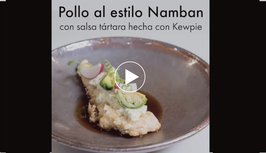 Pollo al estilo Namban con salsa tártara hecha con kewpie. Hideki nos enseña un par de salsas originales, una es salsa tártara con Gari, jengible encurtido, algo imprescindible para acompañar al Sushis. y la otra se llama Namban, una salsa agridulce hecha con los condimentos tradicionales japoneses.