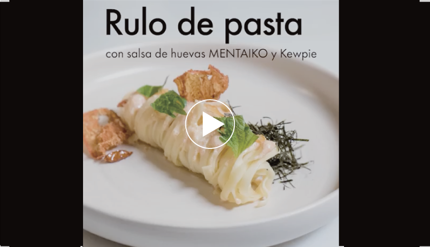 Rulo de pasta con salsa de huevas MENTAIKO y kewpie. Hideki nos enseña una nueva forma de presentar un plato de pasta.Por qúe no sorprendes a tus comensales con este truco del Kakkoy.