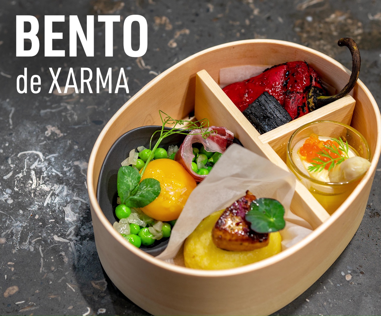 Xarma cook&cultura es una propuesta nueva de Aizpea y Xabier, los dos se formaron en grandes ca-sas de San Sebastián, en los templos de alta gastronomía. “Mi casa es tu casa, y te voy a dar lo mejor de mí” Aizpea nos prepara un bento con productos locales de temporada, con mucho mimo, por su-puesto.