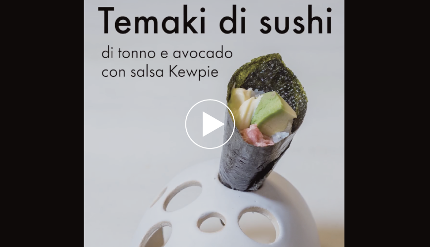 Temaki di tonno e avocado con salsa kewpie. Hideki insegna il trucco su come preparare il sushi in casa. Semplice ed utilissimo.